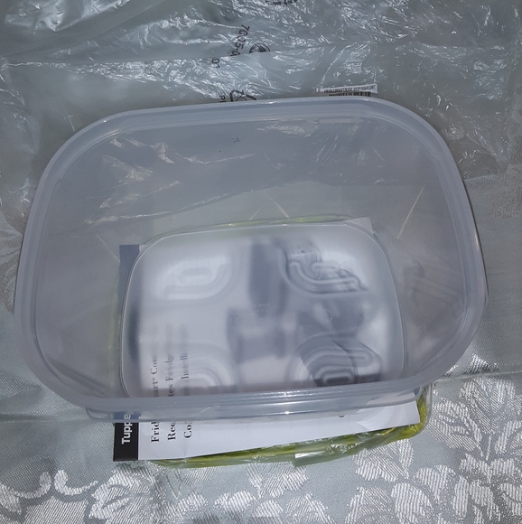 Tupperware Small Deep FridgeSmart Container - Picture 3 of 10